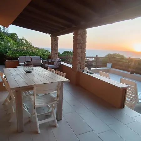 Lia Villa
